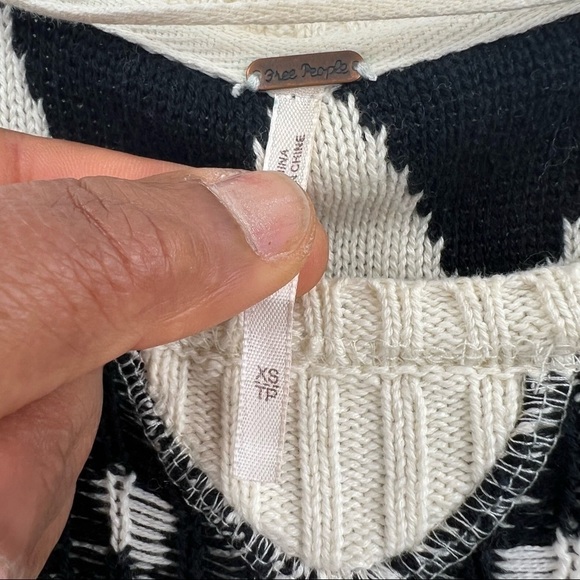 Free People white black flare hem sweater size XS - Picture 10 of 10